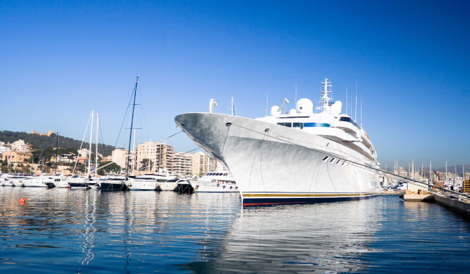 Image of a super yacht 