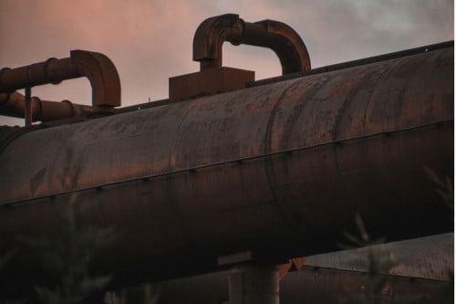 Risk landscape of global pipeline construction