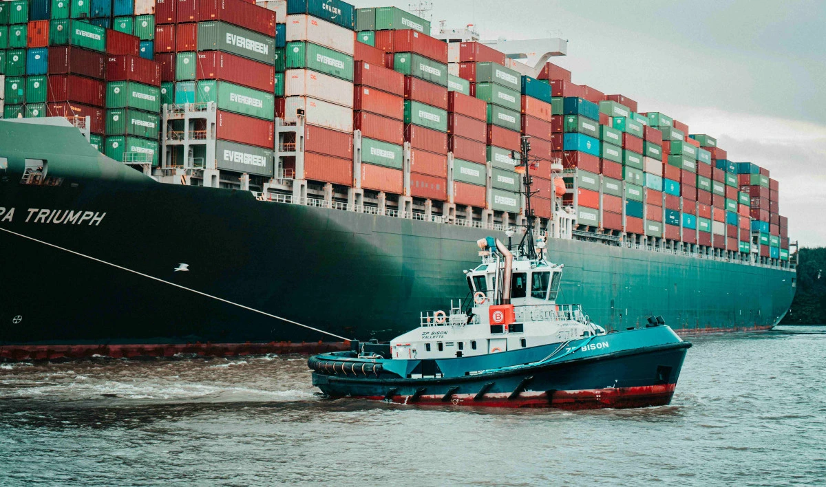 Supply chains in wartime