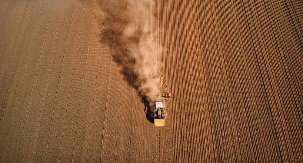 tracker with dust